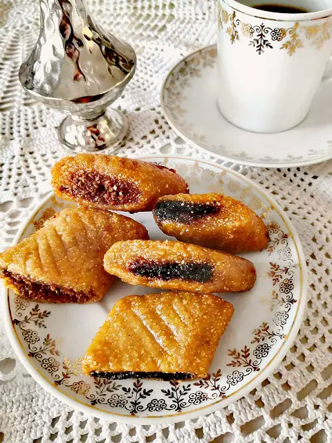 Tunisian sweets pastry popular traditional makroudh