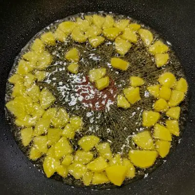 frying potatoes for Tunisian traditional food